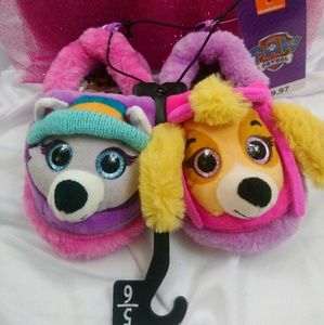 Kids nwt paw patrol slippers. Size 5/6